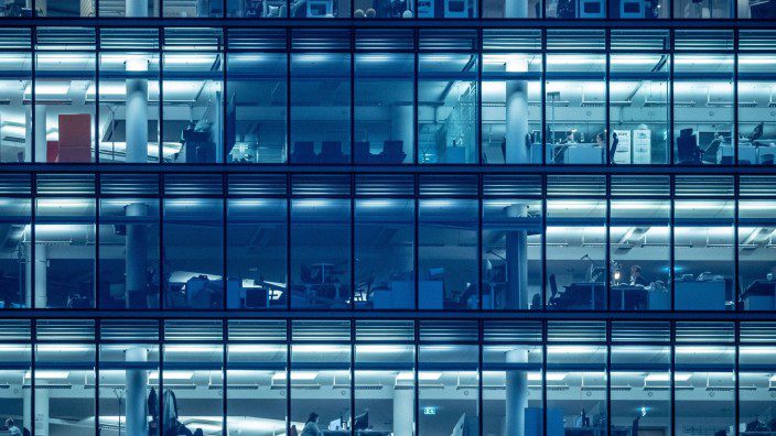 L'azienda - Amburgo: la facciata in vetro di un edificio per uffici. Foto: Michael Capeler/dpa/immagine dell'icona