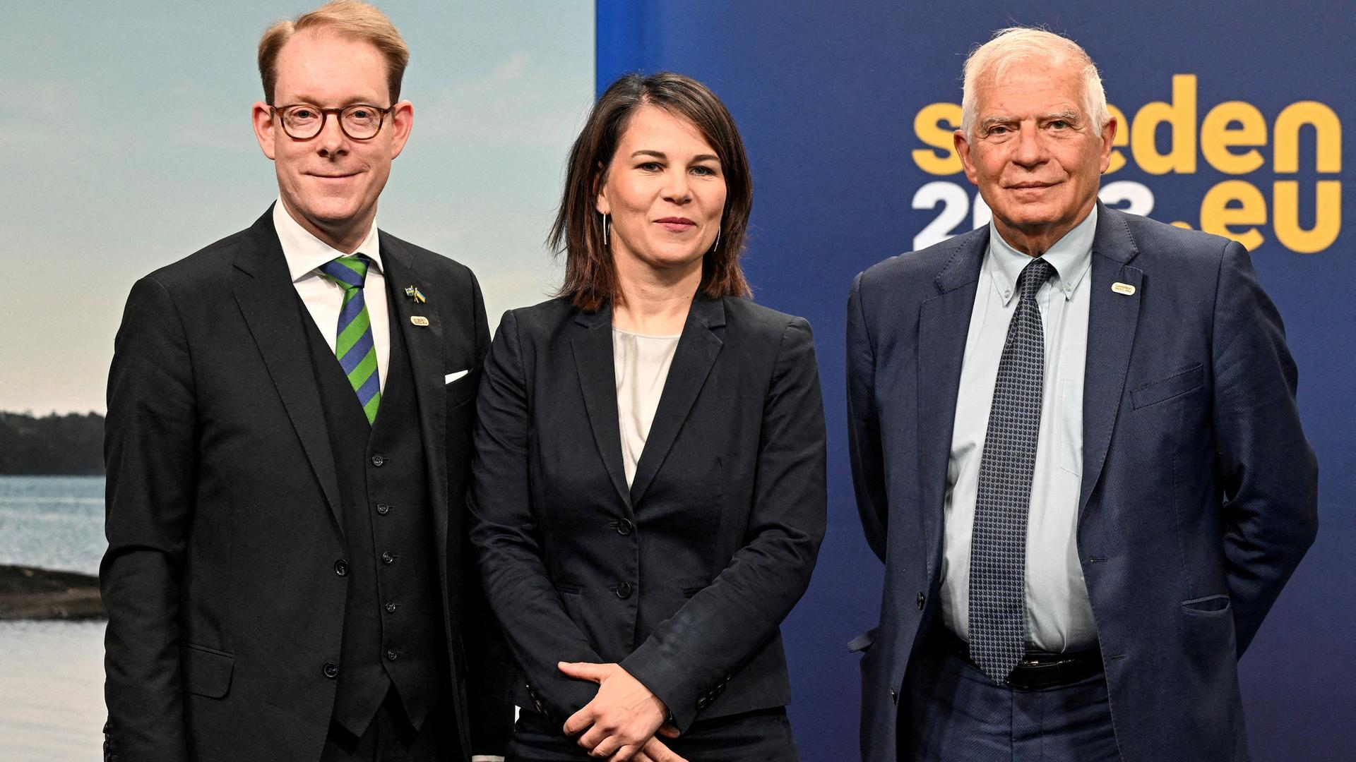 L'alto rappresentante dell'UE per gli affari esteri e la politica di sicurezza/vicepresidente Josep Borrell Fontel, il ministro degli esteri svedese Tobias Bjllström e il ministro degli esteri tedesco Annalina Baerbock partecipano a una riunione informale dei ministri degli esteri e dei plenipotenziari dell'UE a Stoccolma il 12 maggio. L'alto rappresentante dell'UE per gli affari esteri e la politica di sicurezza/vicepresidente Josep Borrell Fontel, il ministro degli esteri svedese Tobias Bjllström e il ministro degli esteri tedesco Annalina Baerbock partecipano a una riunione informale dei ministri degli esteri e dei plenipotenziari dell'UE a Stoccolma il 12 maggio.