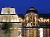 Wiesbaden è la capitale dello stato dell'Assia e una delle località termali più antiche d'Europa. Alla fine del 2019, nella seconda città più grande dello Stato dell’Assia, dopo Francoforte sul Meno, vivevano circa 278.000 persone. Wiesbaden è la capitale dello stato dell'Assia e una delle località termali più antiche d'Europa. Alla fine del 2019, nella seconda città più grande dello Stato dell’Assia, dopo Francoforte sul Meno, vivevano circa 278.000 persone.