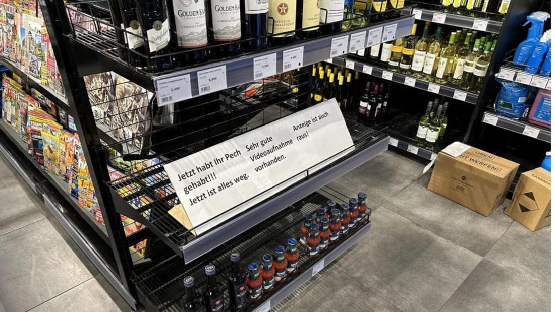 Il supermercato di Rewe è stato vittima di un furto? Gli utenti di Reddit hanno opinioni diverse sul promemoria.