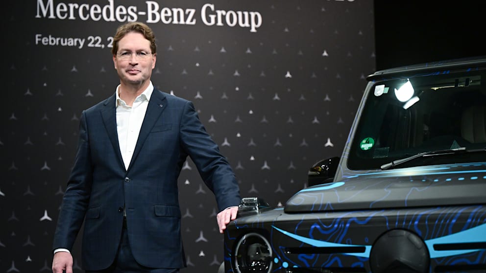 Ola Källenius bei der Jahrespressekonferenz im Februar vor einer elektrischen Mercedes G-Klasse