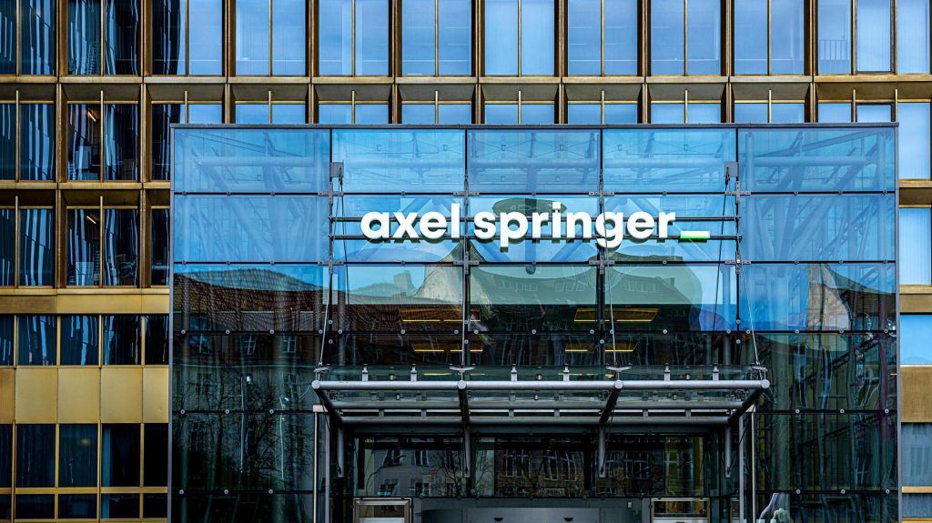 Axel-Springer-Verlag: i dipendenti devono divulgare le relazioni