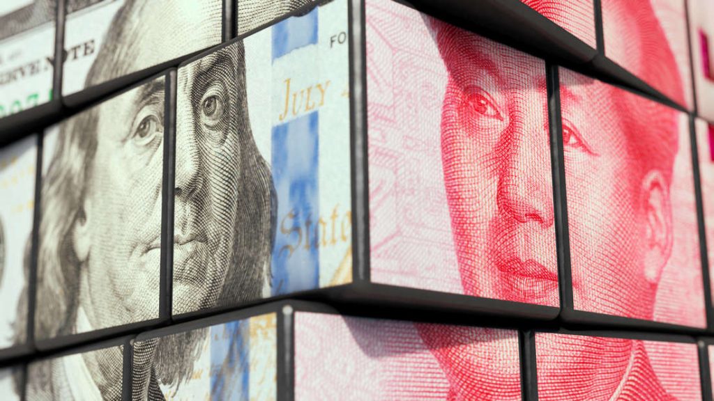 Dollaro statunitense e valuta cinese fianco a fianco