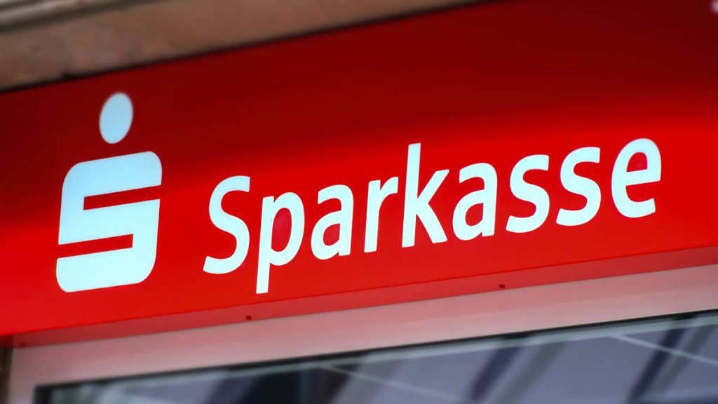 Sparkasse Saab: i clienti rischiano la chiusura del conto a causa dei tassi di interesse negativi