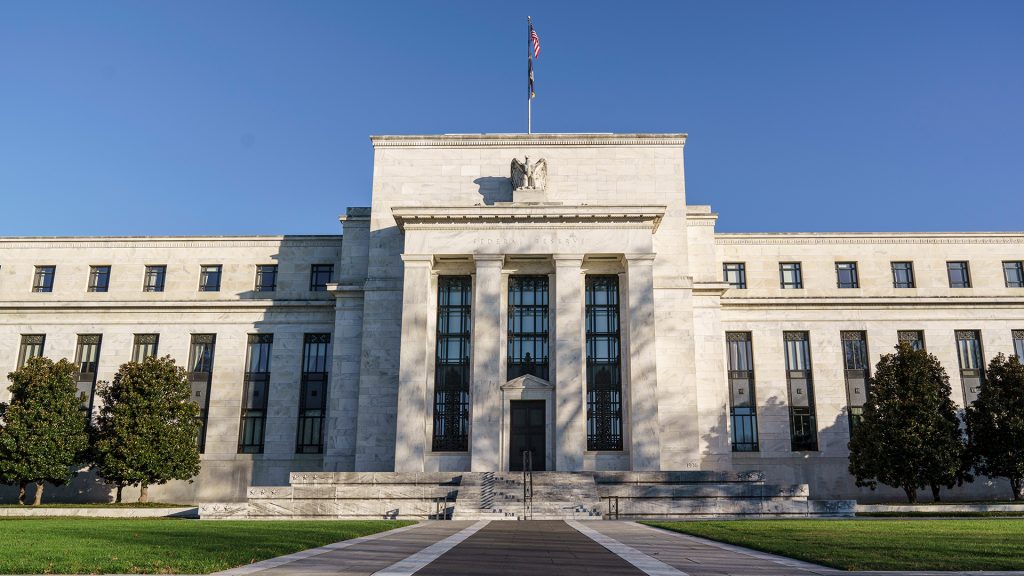 Il più grande balzo dei tassi di interesse dal 1994: la Federal Reserve statunitense ha aumentato drasticamente il suo tasso di interesse di riferimento