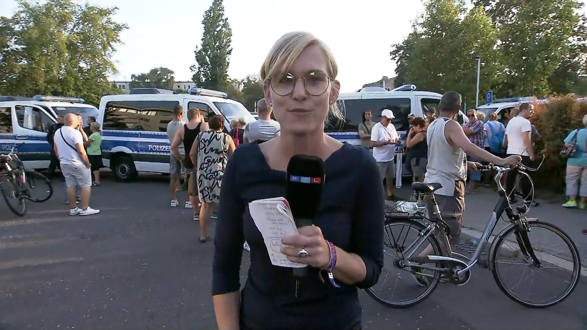 Reporter RTL in loco: stato d'animo caldo e tensione Schultz nella demo