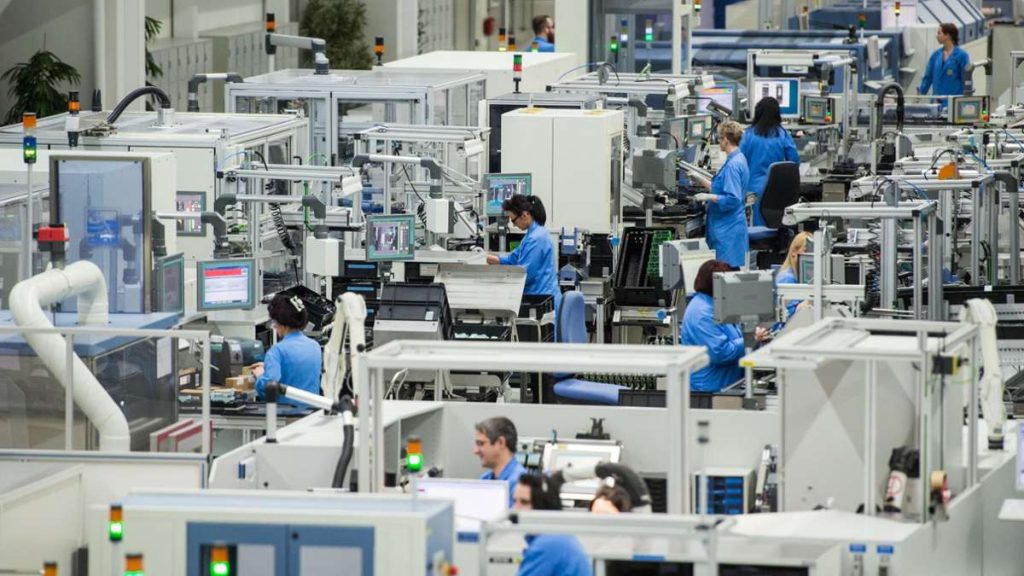 Das Siemens-Werk in Amberg. An diesem Standort wird Technik produziert, mit der Maschinen und Anlagen gesteuert und industrielle Fertigungen automatisiert werden. Foto: picture alliance / dpa
