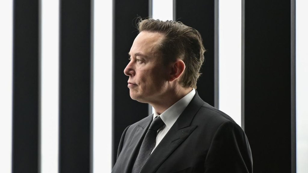 Twitter: Elon Musk subentra e licenzia gli amministratori delegati