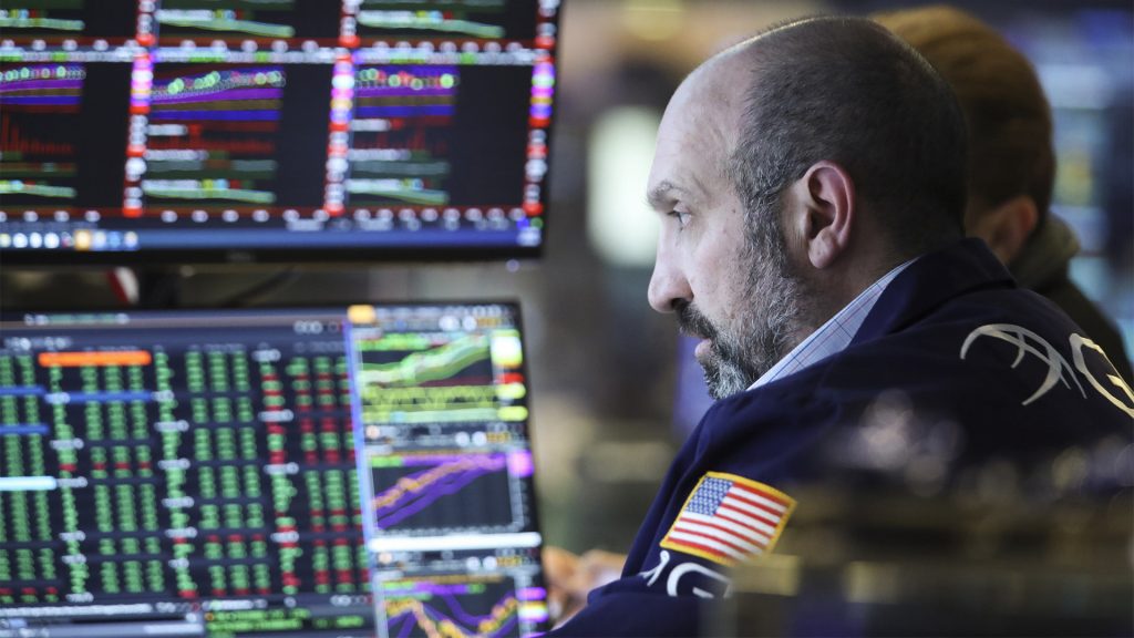 Investitori preoccupati: i forti dati sull'occupazione pesano su Wall Street