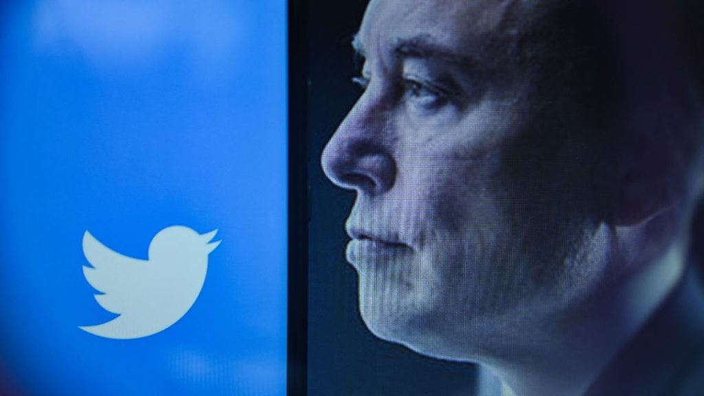 L'azienda ha smesso di fare pubblicità: Musk pubblica una serie di tweet contro Apple