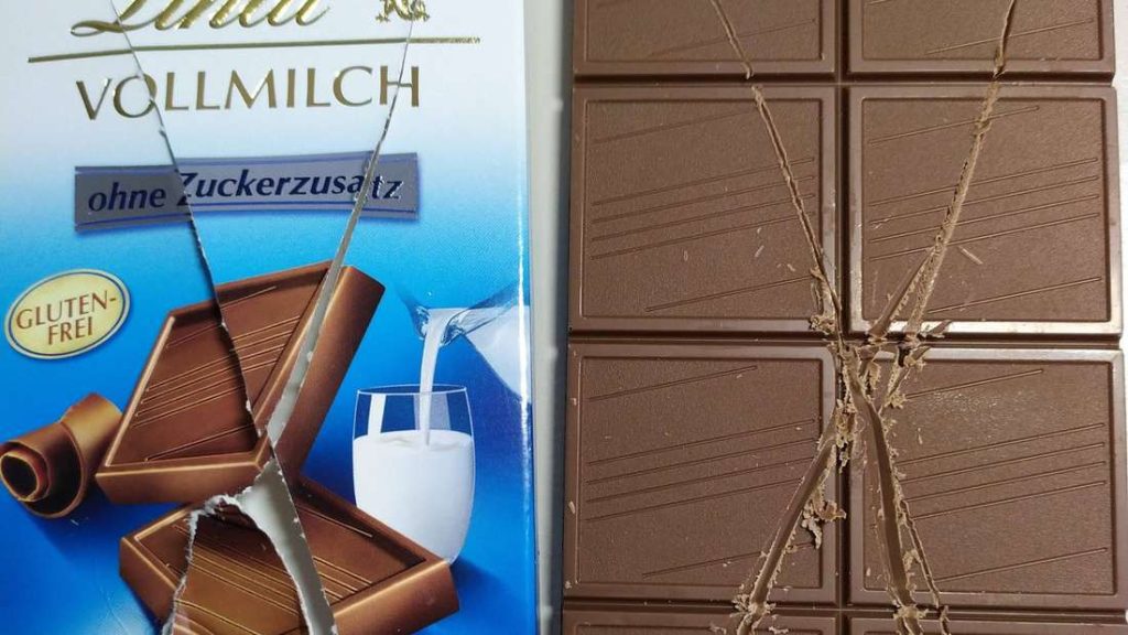 Ecco come appaiono le barrette di cioccolato Lindt danneggiate.
