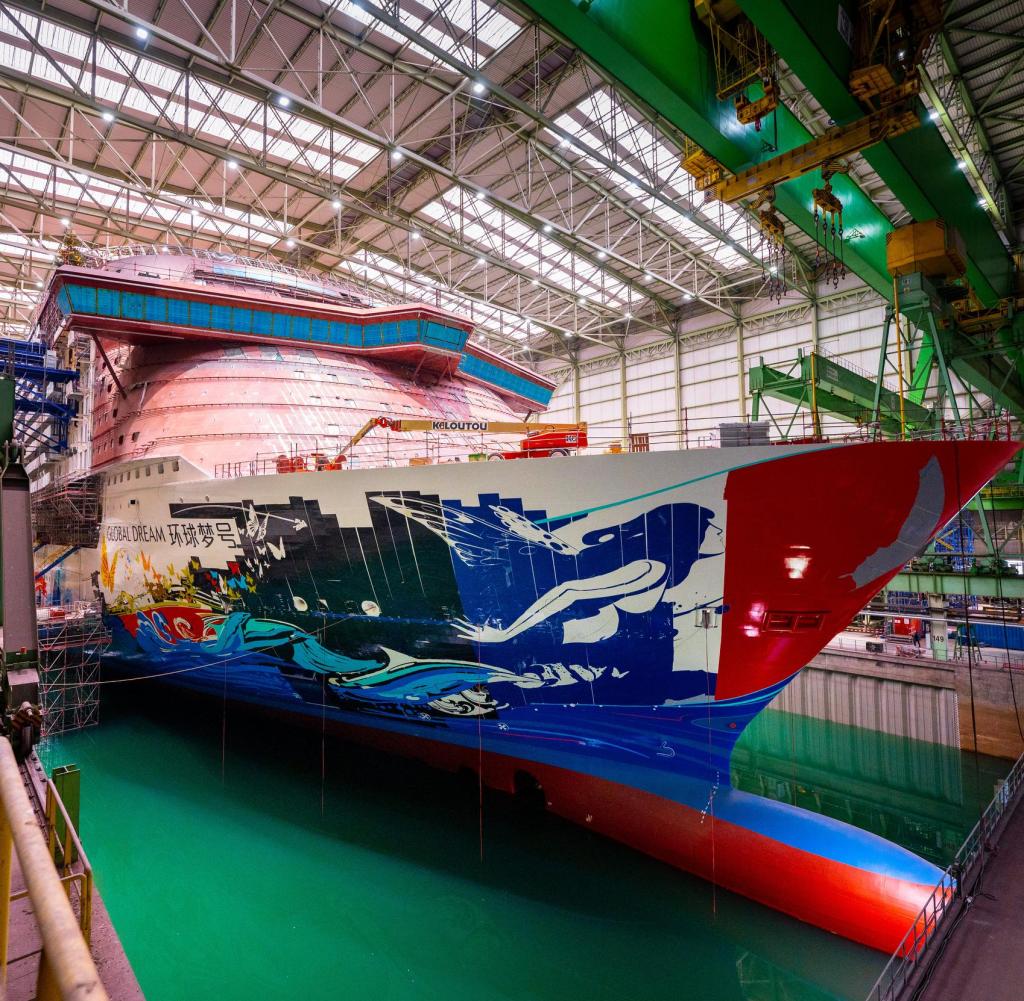 L'imminente fallimento di MV Shipyards Conferenza stampa al MV Shipyard di Wismar con il presidente di Genting Hong Kong, Colin Au e l'amministratore delegato del gruppo Shipyards Carsten Haake.  Completata è diventata la più grande nave da crociera del mondo 