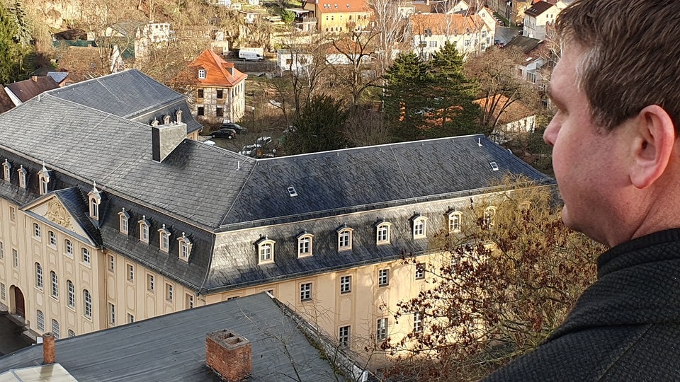 Solo per uso ufficiale: un rapporto sugli stipendi dei capi nelle corporazioni municipali