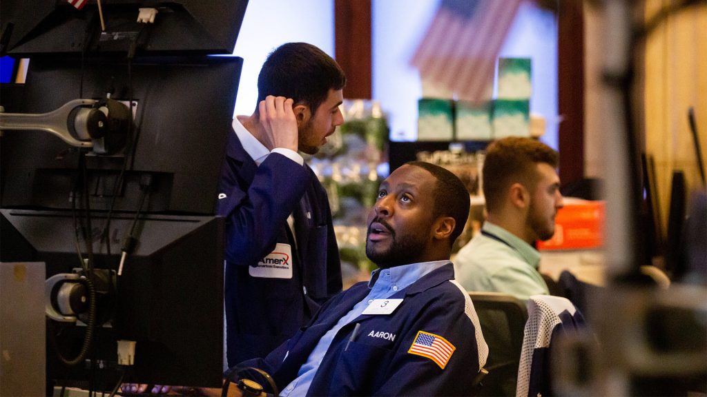 Rivenditori deboli: le preoccupazioni economiche pesano su Wall Street