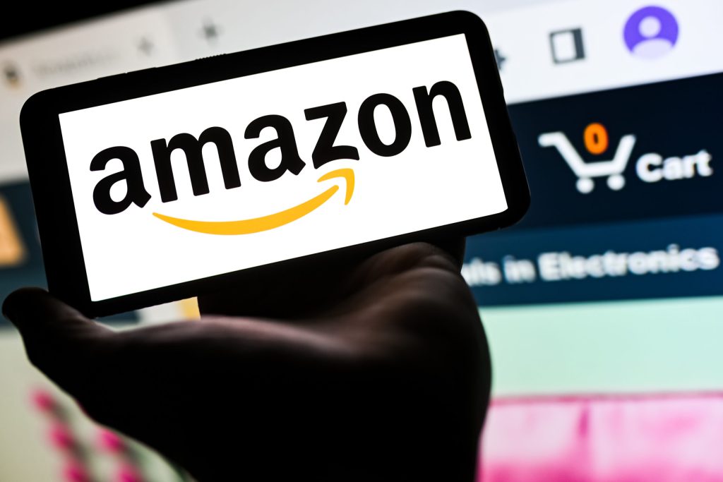 In che modo Amazon offre una piattaforma per i truffatori e una cassa di denaro in sé