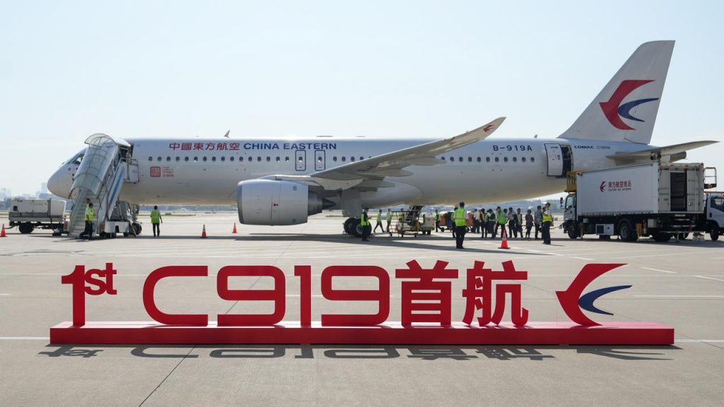 Premiere del primo aereo di linea passeggeri della Cina