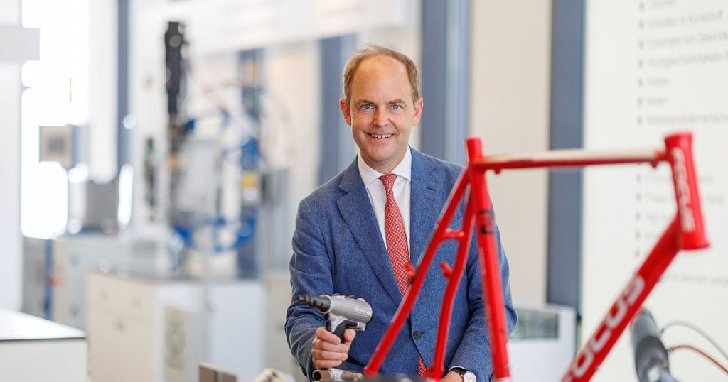 100 anni del Gruppo Böllhoff a Bielefeld: un’azienda internazionale che celebra ospiti e dipendenti