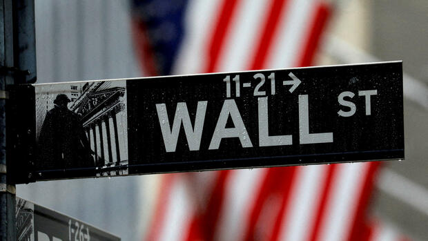 I mercati azionari statunitensi chiudono più deboli - Powell insiste sull'obiettivo di inflazione