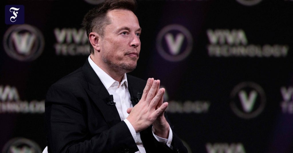 Le entrate pubblicitarie di Twitter crollano del 50%.