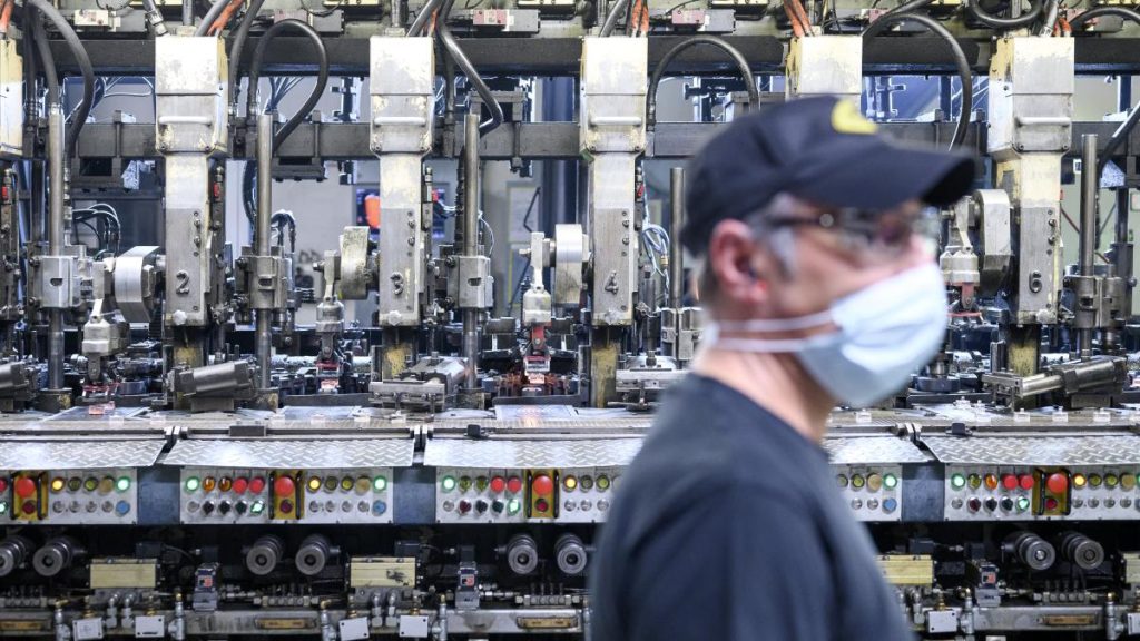 Le aziende tedesche hanno tagliato la produzione più del previsto