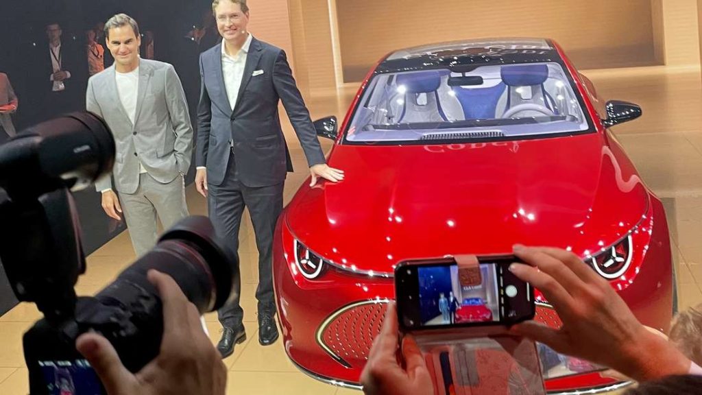 Il capo della Mercedes delizia i fan: l’icona del marchio ha un fratellino