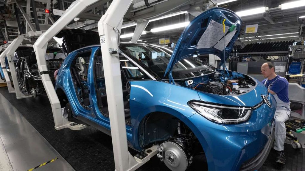 La Volkswagen licenzia i dipendenti a Zwickau: le auto elettriche ID sono poco richieste