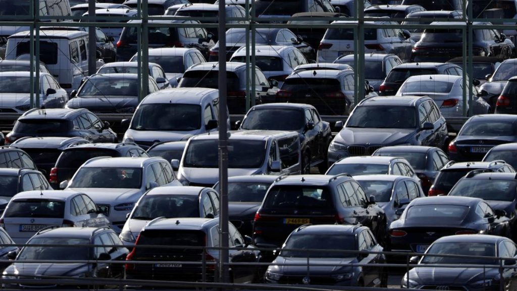 Uscita dal motore a combustione: azienda tedesca intenta causa contro le normative UE