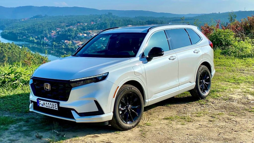 Ora anche con una spina: la nuova Honda CR-V: guidare un SUV ibrido non è chiaro
