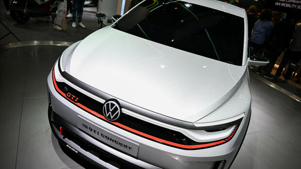 La Volkswagen vuole andare verso il futuro con le sue GTI e le moto a noleggio