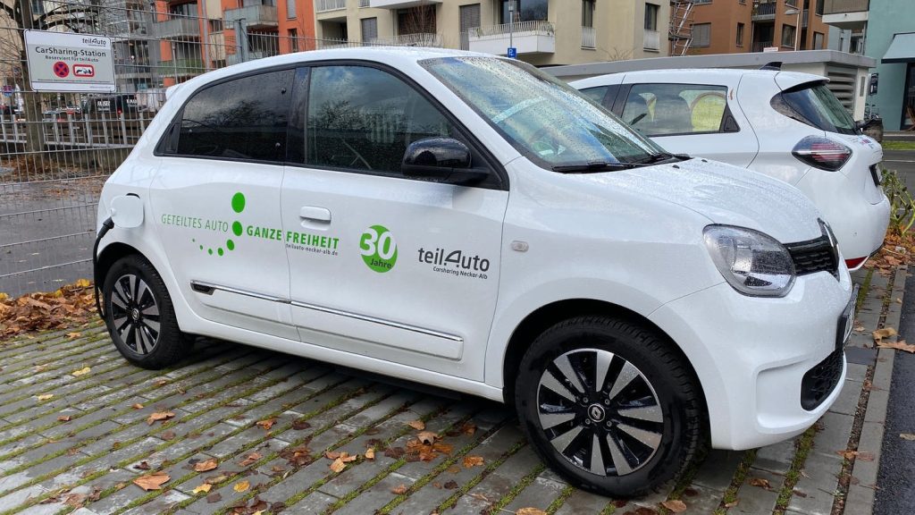 L'azienda dispone di tre auto elettriche e collabora con la società di car sharing SWR Aktuell