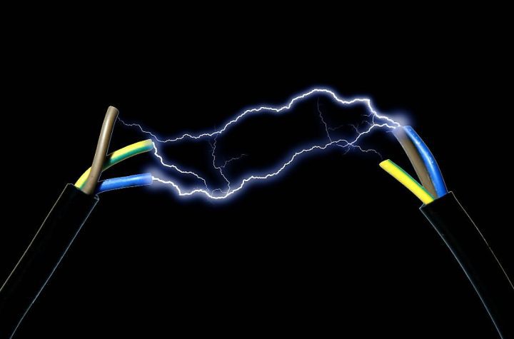 Piano elettrico della Federal Grid Agency: Risparmiare elettricità: dieci consigli spesso dimenticati per la casa
