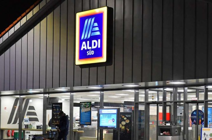 Esperienze dei clienti “Non avrei mai voluto essere così” in Aldi e voglio aspettare 14 minuti fuori dalla porta