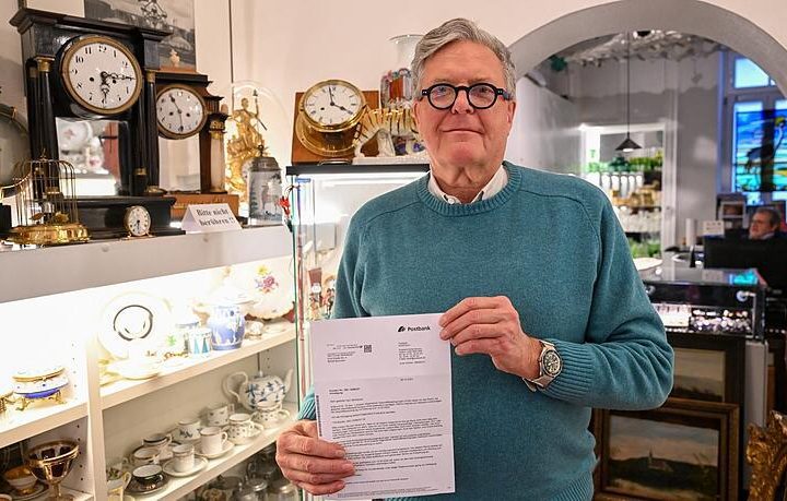 Perché si è lamentato: la banca chiude il conto commerciale del commerciante di Monaco