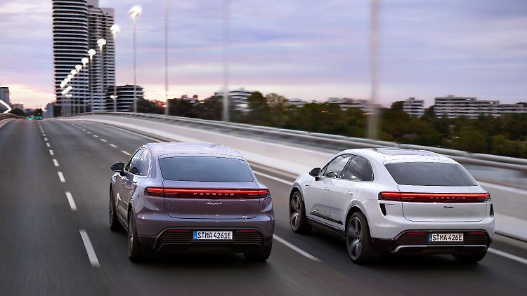 La Macan 4 parte da 84.100 euro, la Turbo da 114.600 euro (da sinistra).