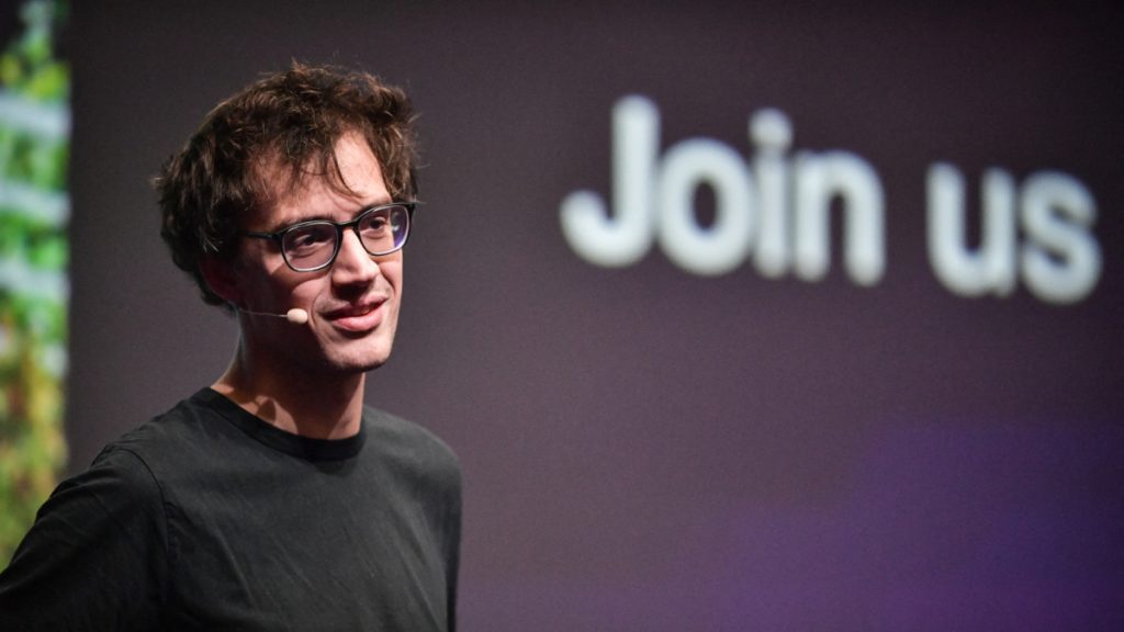 Le aziende di intelligenza artificiale vogliono “creare Dio”, ma lui ha dei dubbi