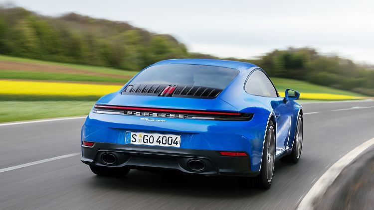 La Porsche 911 Carrera rivista verrà lanciata a fine estate.