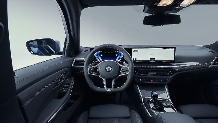 Nuove prese d'aria contraddistinguono l'attuale modello legacy della Serie 3. Sempre inclusa nell'Alpina: targa numerata.