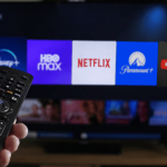 Streaming gratuito con pubblicità? Disney+, Paramount+ e Netflix valutano una nuova strategia per sfidare YouTube